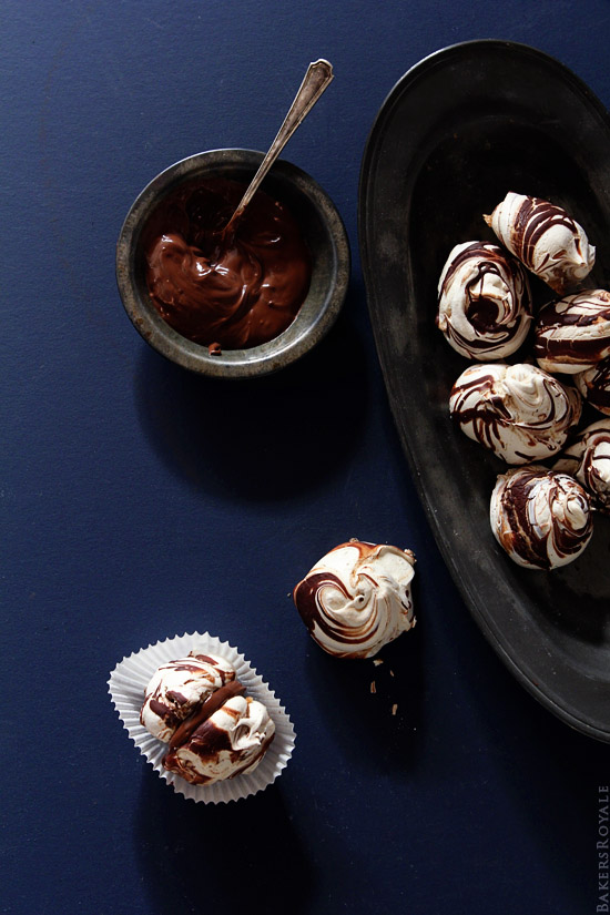 巧克力漩涡蛋白甜点通过Bakers Royale188宝金博网址十多