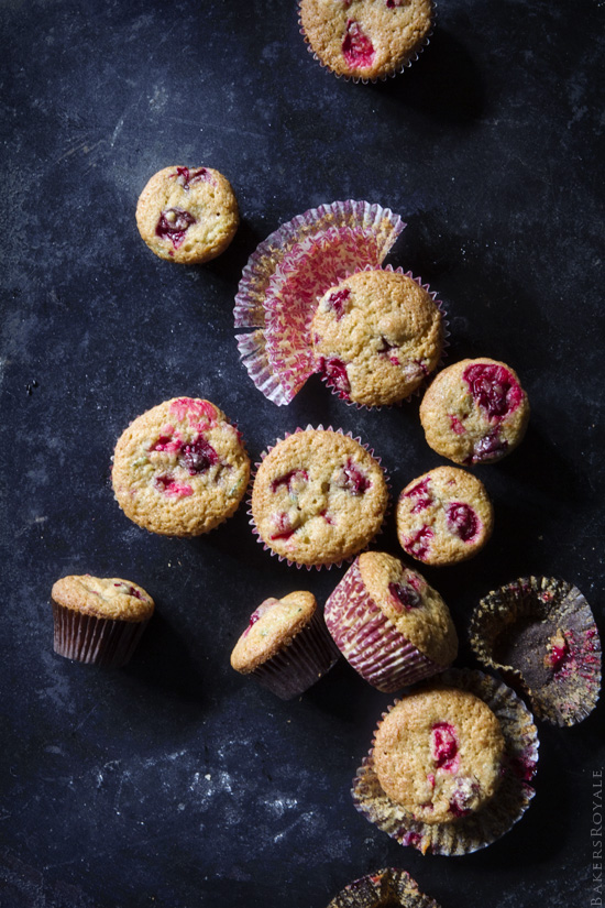 一个一个碗松饼：蔓越莓Zuchinni松饼通过Bakers Royale188宝金博网址十多