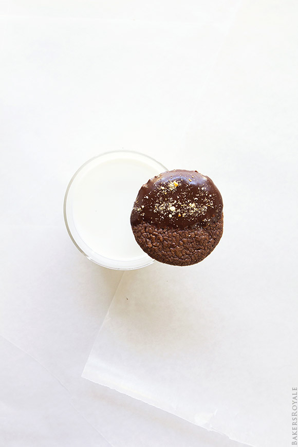布朗尼饼干蘸巧克力和椒盐脆饼|188宝金博网址十多面包师皇家