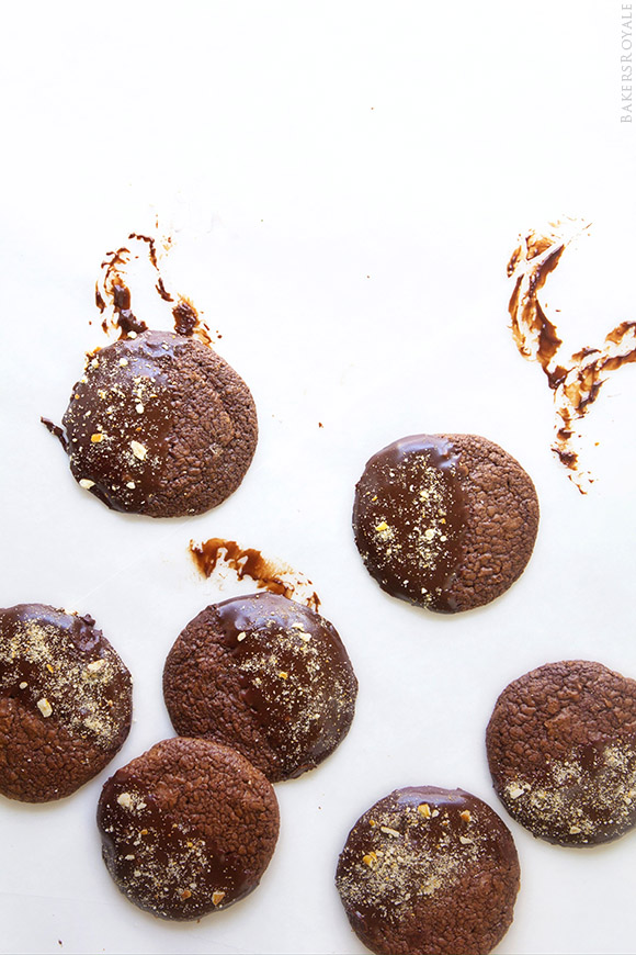 布朗尼饼干蘸巧克力和椒盐脆饼|188宝金博网址十多面包师皇家