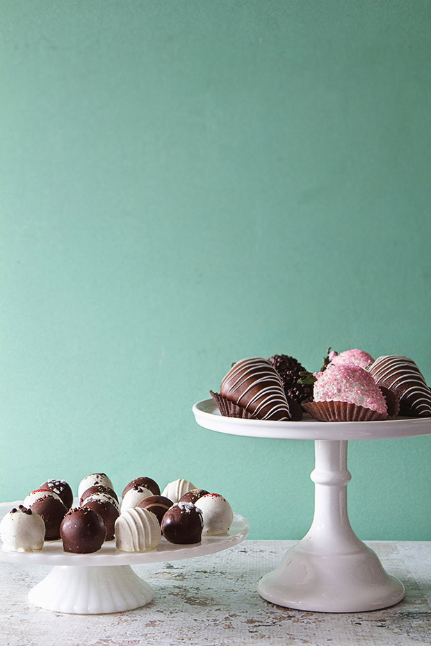 蛋糕松露和巧克力覆盖的草莓|188宝金博网址十多Bakers Royale Copy.