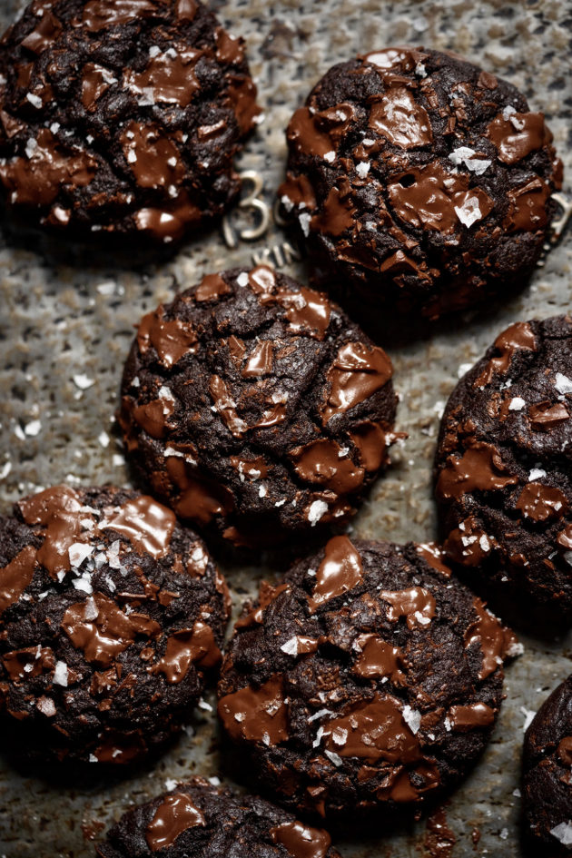 双层巧克力块饼干~一种介于布朗尼和曲奇之间的甜咸饼干!