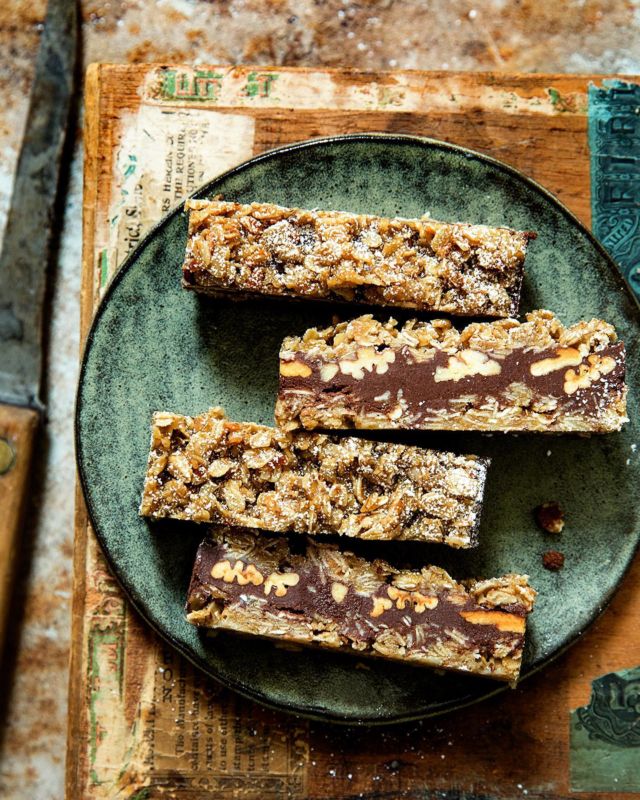 Coconut Oatmeal Chocolate Bars ~ Holiday conditioning with this one. I’m so ready to eat my weight in holiday sweets. - Recipe in in profile link or Google Bakers Royale Coconut Oatmeal Chocolate Bars - #baking #bakingwithlove #bakedfromscratch #bakersgonnabake #oats #instayum #instabake
